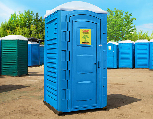 Туалетная кабина «Евростандарт» внешний вид в окружающей среде.