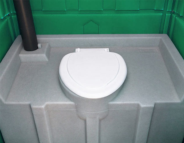 Накопительный бак, установленный внутри туалетной кабины «Эко-Стандарт».
